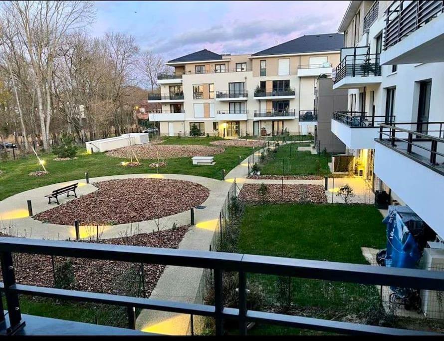 T2 A 5 Minutes De Disneyland Montévrain Extérieur photo
